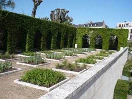 Jardin des Simples et des Fleurs Royales